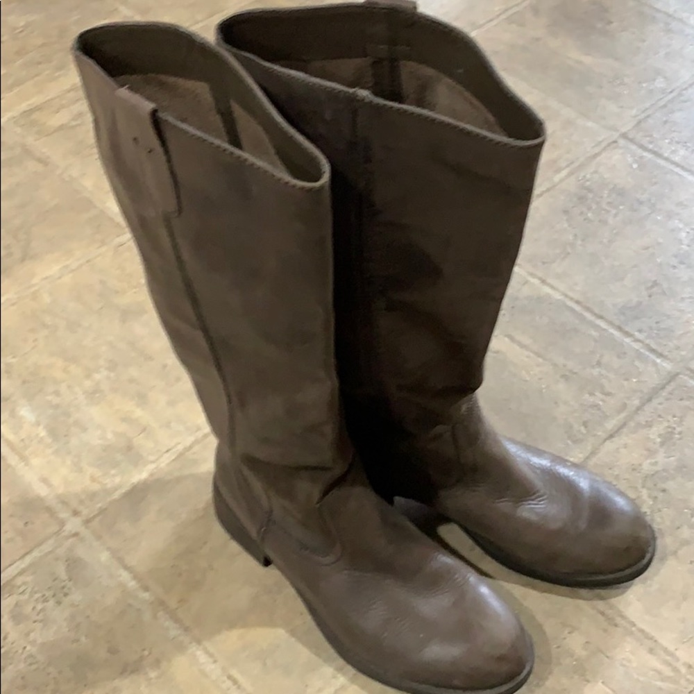 Brown boots